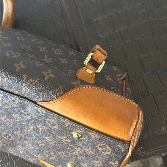 LV Monogram Beverly GM Shoulder Bag - Picture 8 of 13